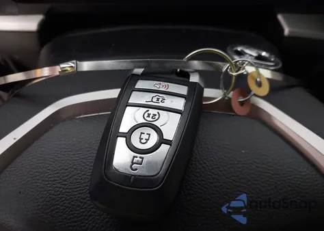 2021 Ford Explorer Xlt from USA, damaged, VIN 1FMSK8DH7MGC34999